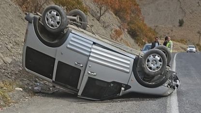 Hakkari karayolunda trafik kazası: 2 yaralı