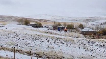 Bitlis’te köyler beyaza büründü