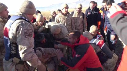 Çoban kendisini koyunların arasında sıcaklığını muhafaza ederek hayatta kalmış