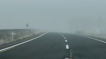 Ağrı’nın Patnos ilçesinde yoğun sis ulaşımı olumsuz etkiliyor