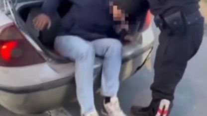 Erzincan’da otomobilin bagajında 2 kaçak göçmen yakalandı