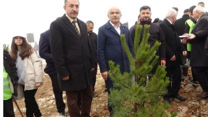Beydağı’nın etekleri 10 bin 444 ağaçla geleceğe nefes oldu