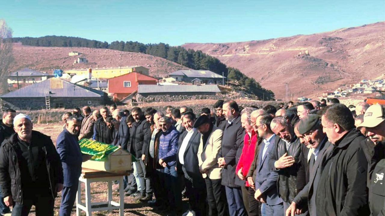 Akçam, son yolculuğuna uğurlandı