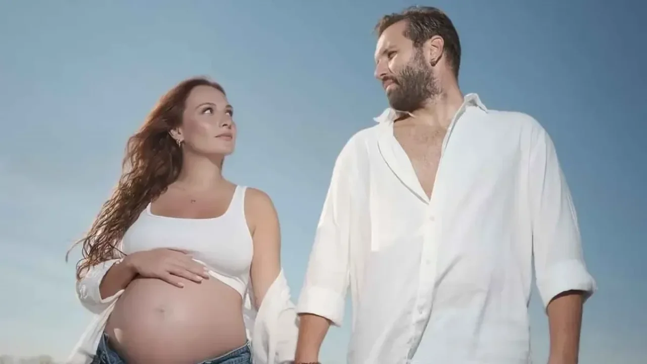 Annelik heyecanı yaşayan Başak Gümülcinelioğlu&#039;ndan ilk paylaşım!