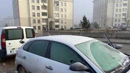 Ardahan buz kesti! araçların camları buz tuttu