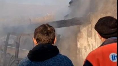 Ardahan’da korkutan yangın: 2 traktör ve ekipmanlar kül oldu