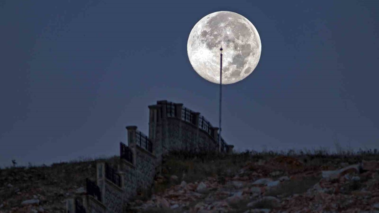 Ay, yılın en yakın anlarında Bitlis’e veda etti