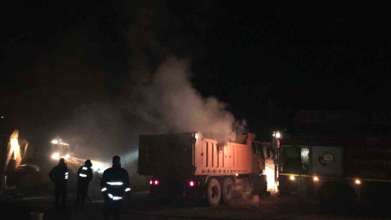 Başkale’de samanlıkta korkutan yangın