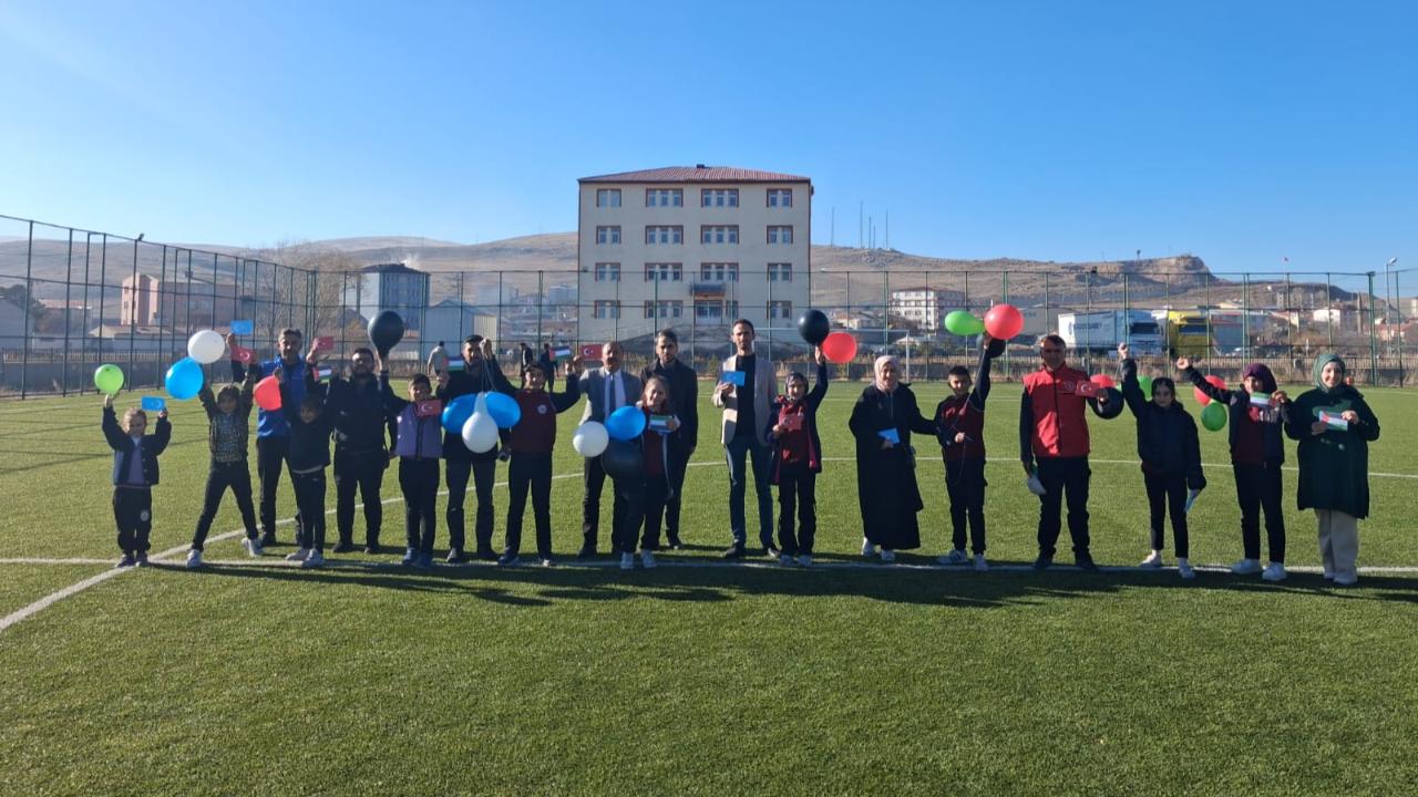 Çıldır&#039;da balonlar gökyüzüne bırakıldı
