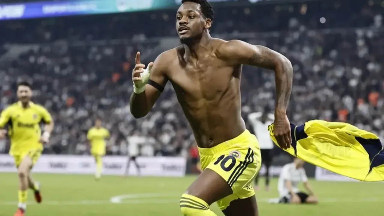 Derbi primi yatan Jhon Duran&#039;dan flaş hareket