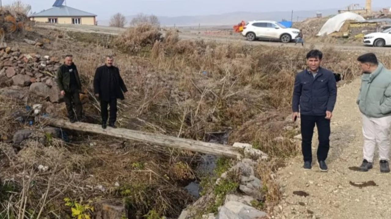 DSİ Müdürü Yılmaz, Göle’deki çalışmalar hakkında AK Parti heyetine sunum yaptı