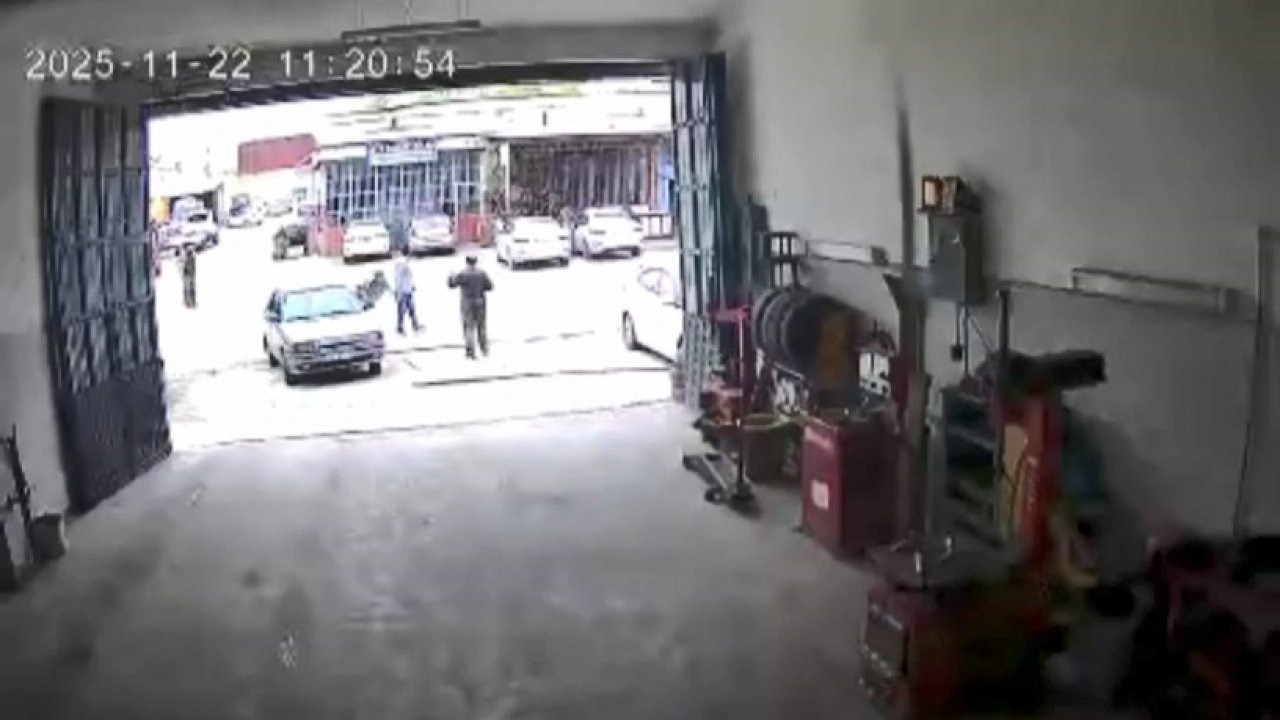 Elazığ’da motosiklet kazası güvenlik kamerasına yansıdı