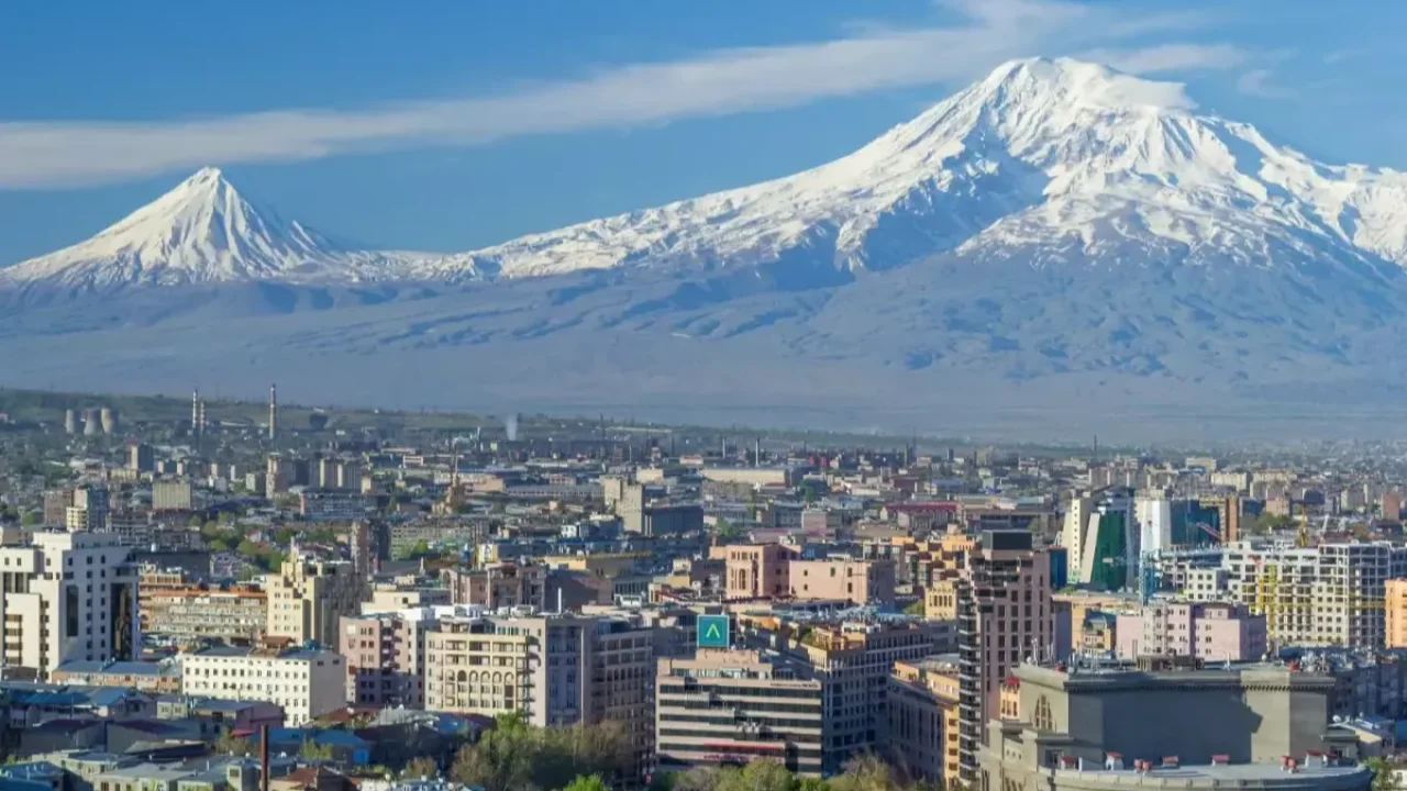 Ermenistan&#039;da pasaport damgalarındaki Ağrı Dağı sembolü kaldırıldı