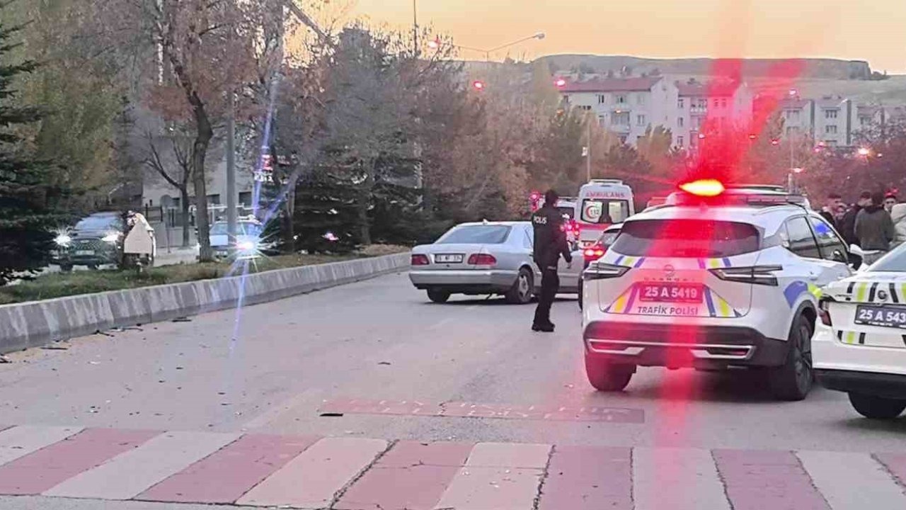 Erzurum’da iki otomobil çarpıştı: 3 yaralı