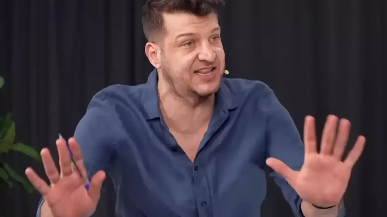 Eski futbolcu Batuhan Karadeniz hakkında kırmızı bülten! Mal varlıklarına el konuldu