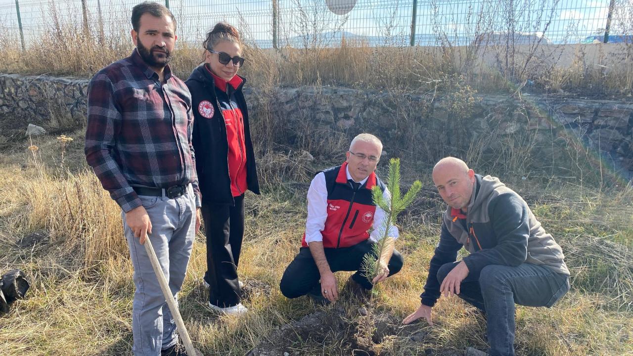 Her fidan, Atatürk’e saygının ve yeşil geleceğin simgesi oldu