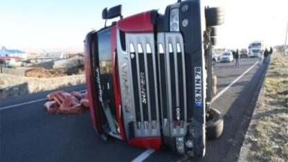 Kars-Ardahan yolunda trafik kazası: 1 yaralı