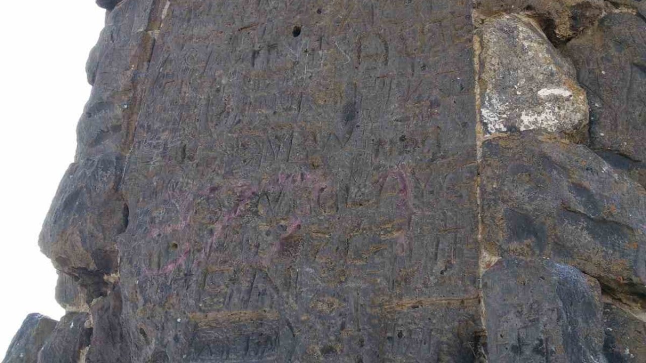 Kars’ta gizemli tepe: Sırlarla dolu yapı merak uyandırıyor