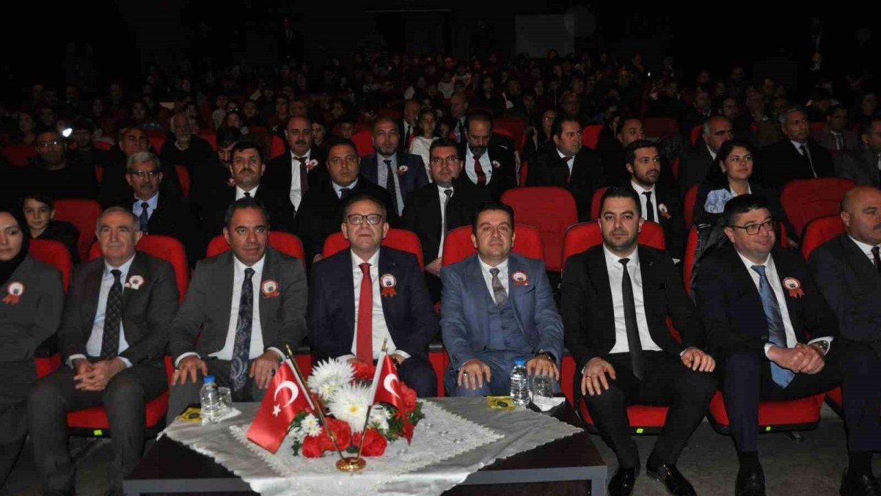 Kars’ta Öğretmenler Günü kutlandı