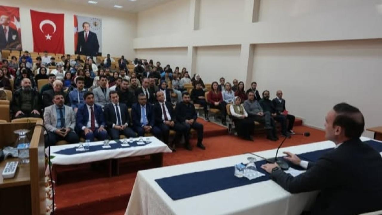 Kaymakam Kestioğlu, Ardahan Üniversitesi&#039;nde kariyer söyleşisine katıldı
