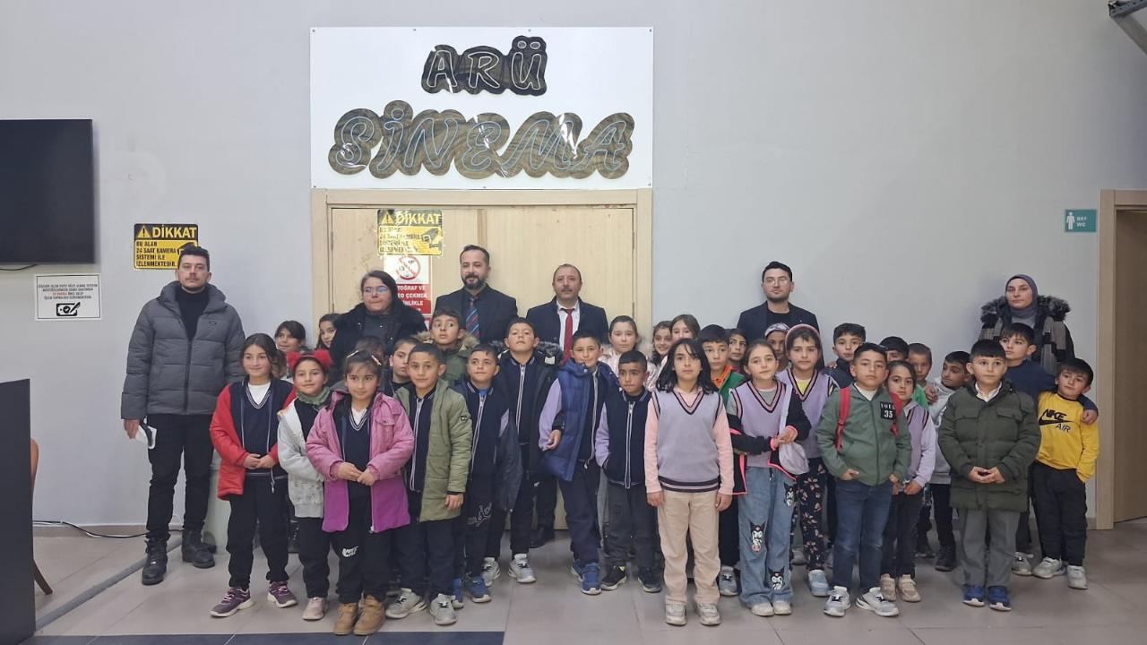 Köy çocukları ARÜ’de sinema keyfi yaşadı