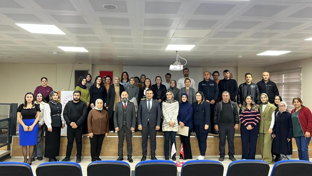 Kurum personeline nezaket eğitimi verildi