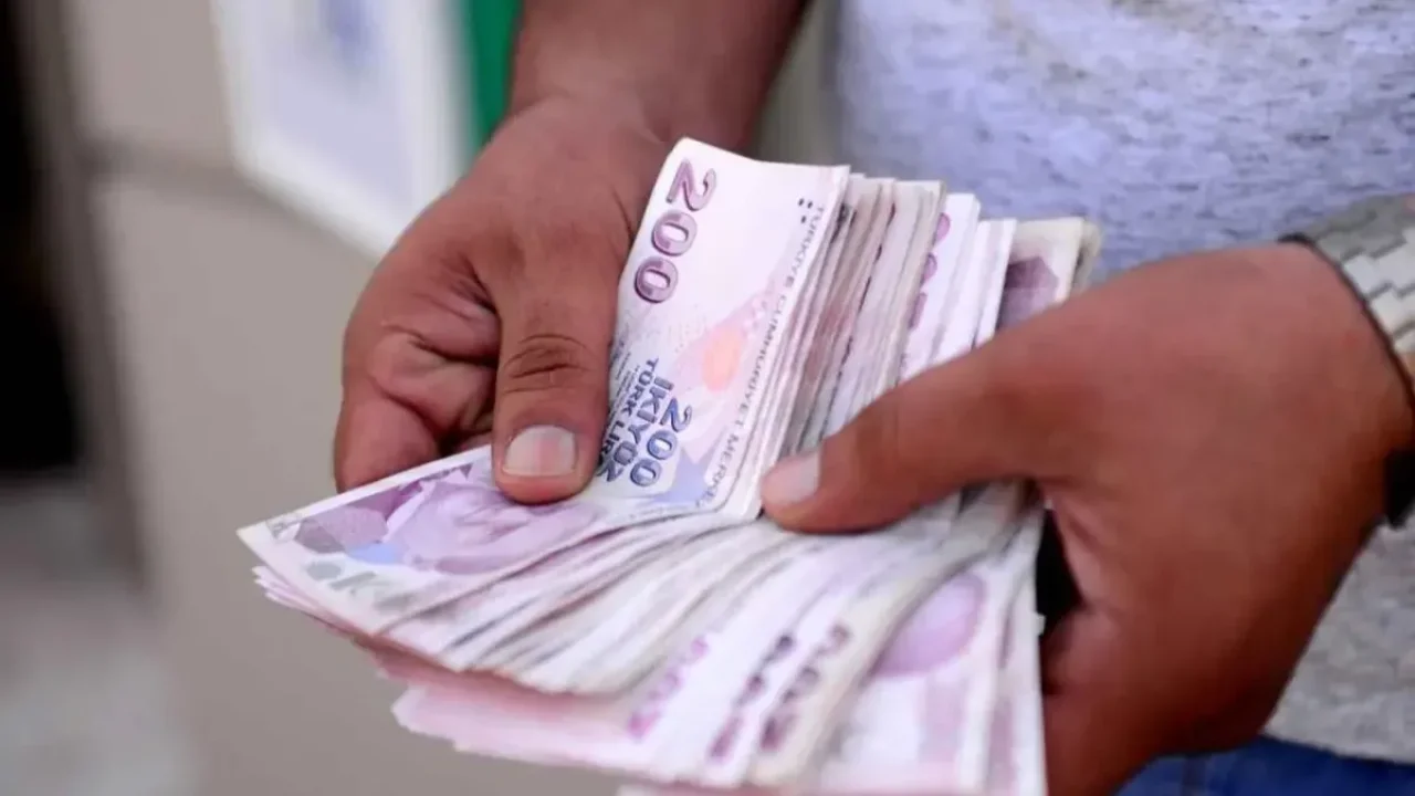 Merkez Bankası&#039;nın tahmini sonrası asgari ücret hesapları değişti! İşte yeni zam oranı