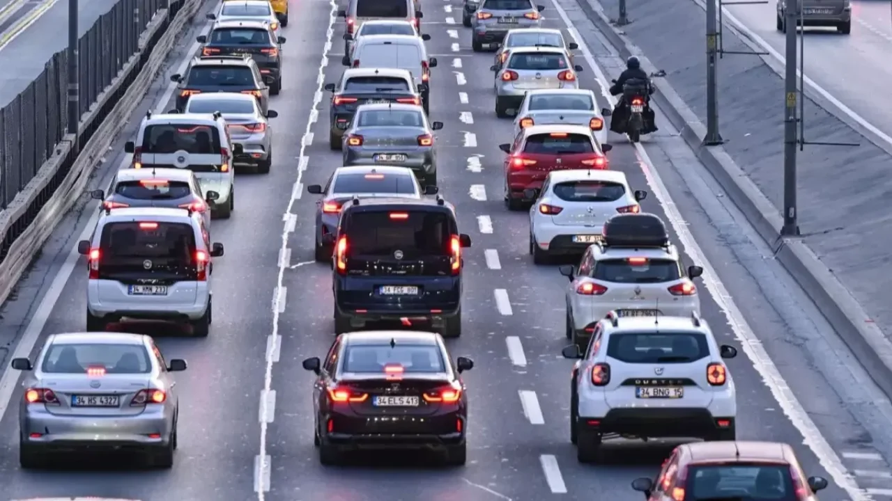 Motorine gece yarısı 2 lira 44 kuruş indirim geldi