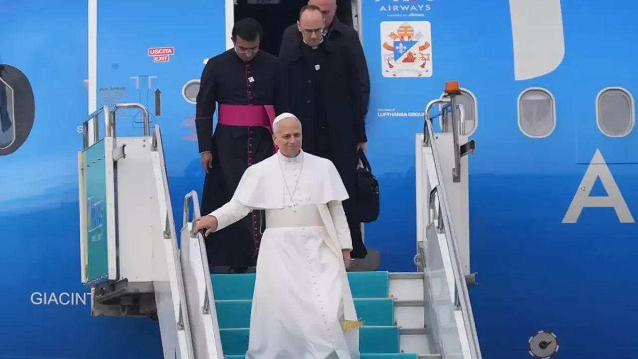 Papa 14. Leo, Ankara&#039;da! İşte ilk görüntüler ve karşılayan isim