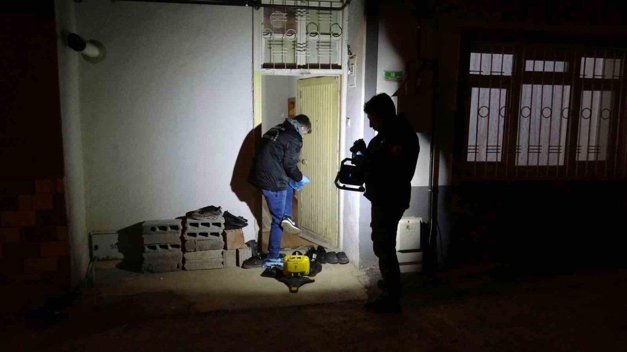 Sofra bezi silkelerken düşerek yaralanan ve kalbi duran kadın hayata döndürüldü