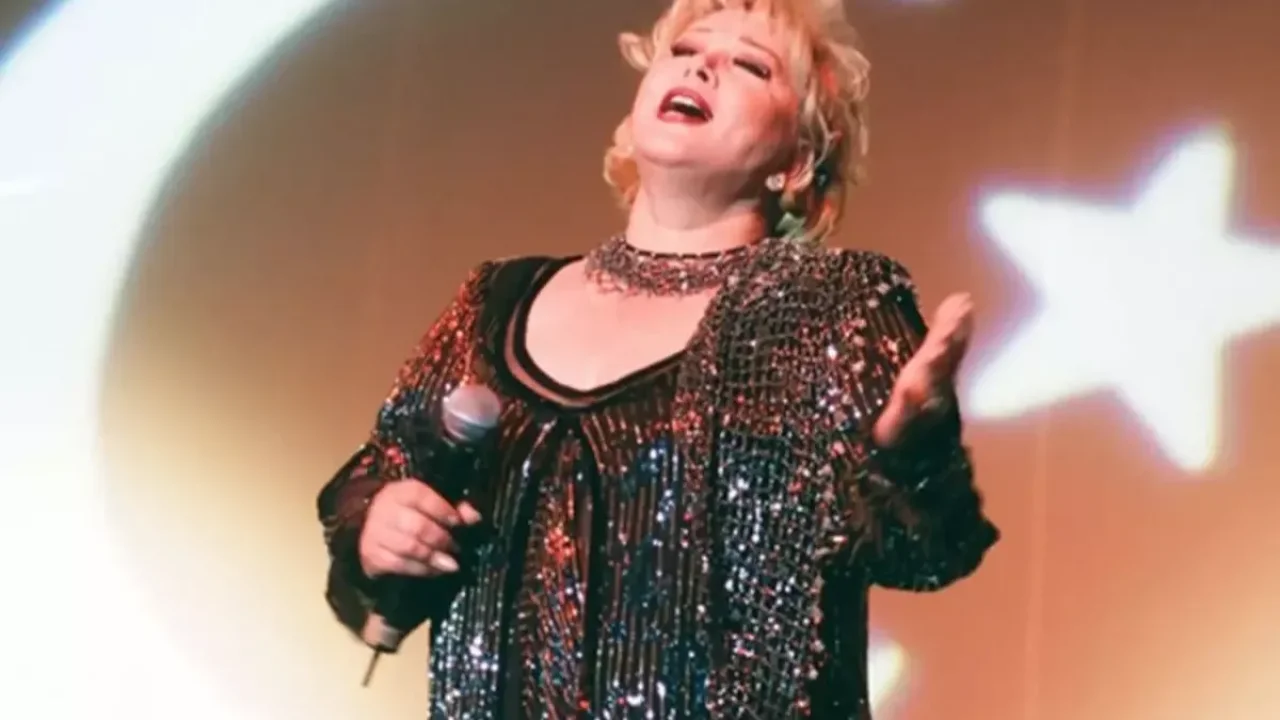 Ünlü sanatçı Muazzez Abacı, 78 yaşında hayatını kaybetti