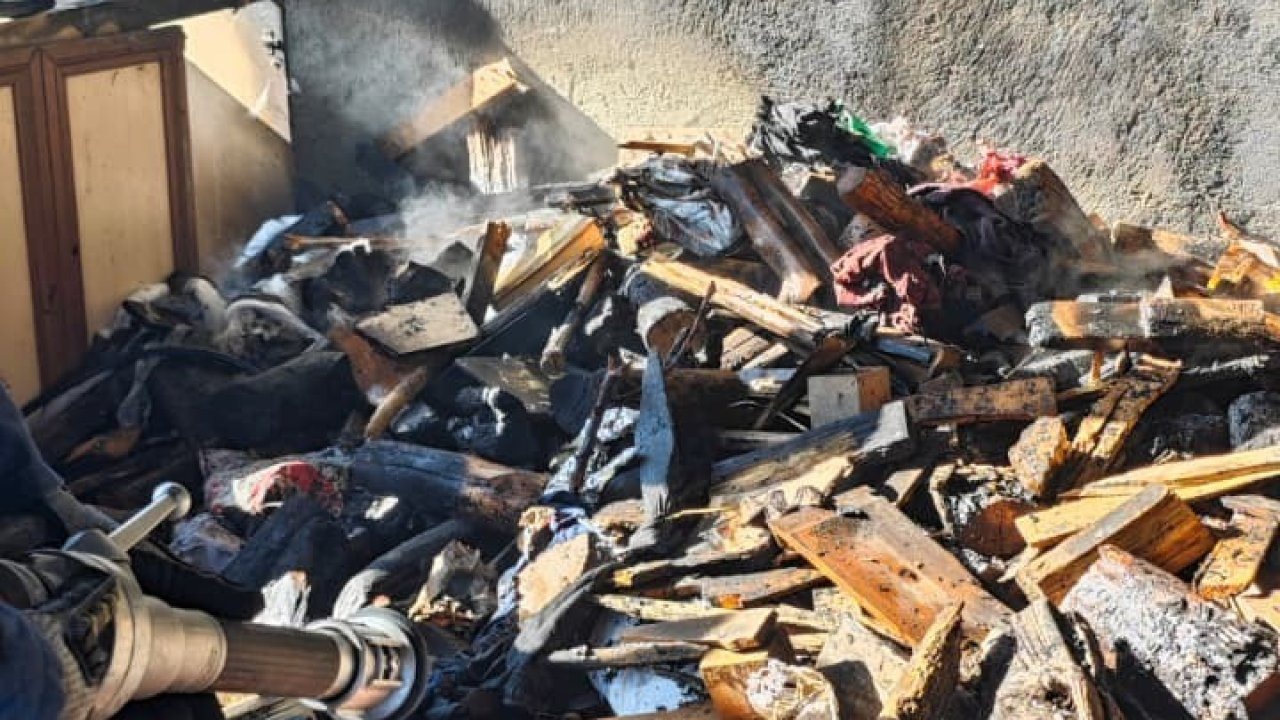 Van’da çatı yangını