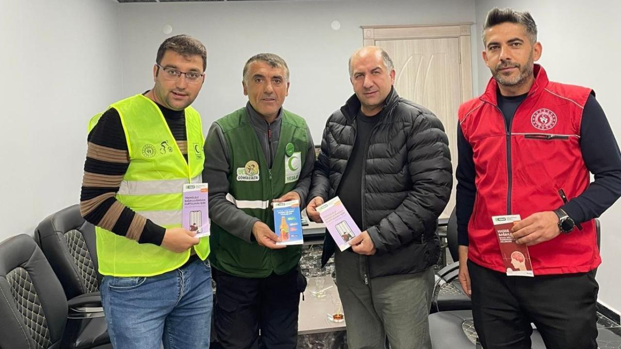 Yeşilay ekipleri Çıldır’da vatandaşları bilgilendirdi