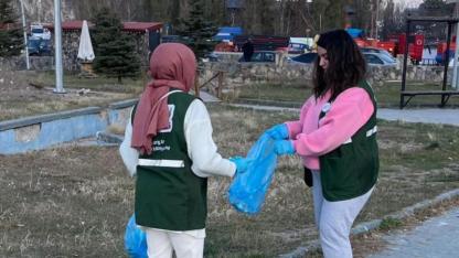 Yeşilay gönüllüleri mıntıka temizliği yaptı