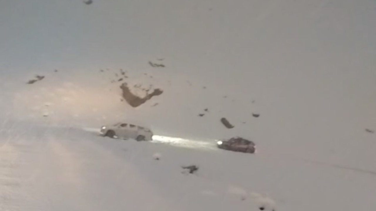 Yüksekova’da yoğun kar nedeniyle mahsur kalan vatandaşların imdadına Mehmetçik yetişti