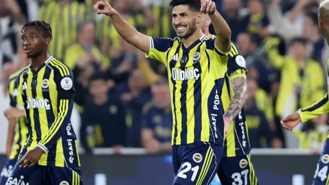 Zirvede puan farkı 1&#039;e indi! Fenerbahçe&#039;den Kadıköy&#039;de resital