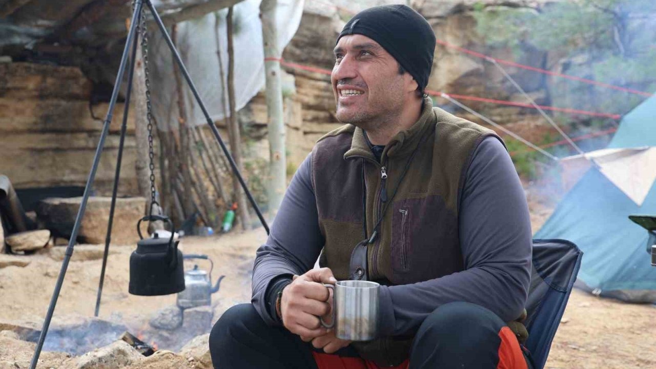 15 yıllık coğrafya öğretmeni, kamp ve bisikletle doğayı öğretiyor