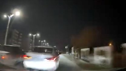 Makas atıp araca çarptı, bir şey olmamış gibi olay yerinden kaçtı