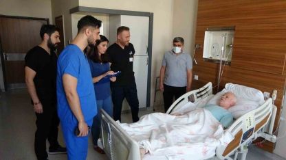 Van’da ölümcül damar yırtığı 15 kişilik ekip tarafından ameliyat edildi