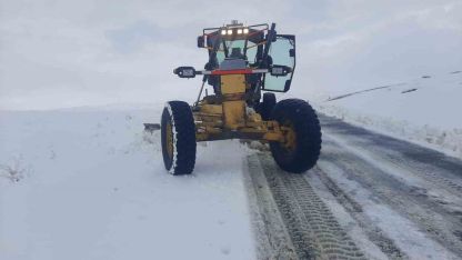 Eleşkirt’te kar yağışı sonrası kapanan köy yolları ulaşıma açıldı