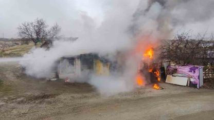 Elazığ’da odunluk deposunda yangın