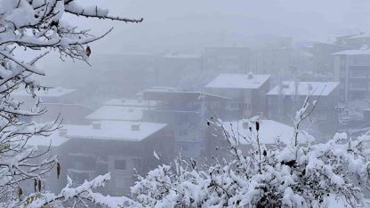 Hakkari’de kar yağışı yerini sise bıraktı
