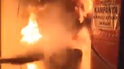 Elazığ’da yanan işletmenin yardımına esnaf yetişti