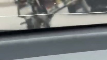 Tüp yüklü motosikletle tehlikeli hareketler kamerada