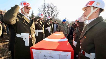 Hayatını kaybeden uzman çavuş Arı, son yolculuğuna uğurlandı