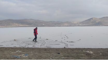 Van’da Sibirya soğukları: Sıhke Göleti’nin yüzeyi buz tuttu