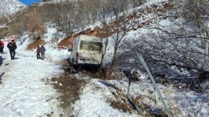 Taraftarları taşıyan minibüs şarampole kaydı