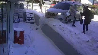 Tatvan’da kayan araç facianın eşiğinden döndü