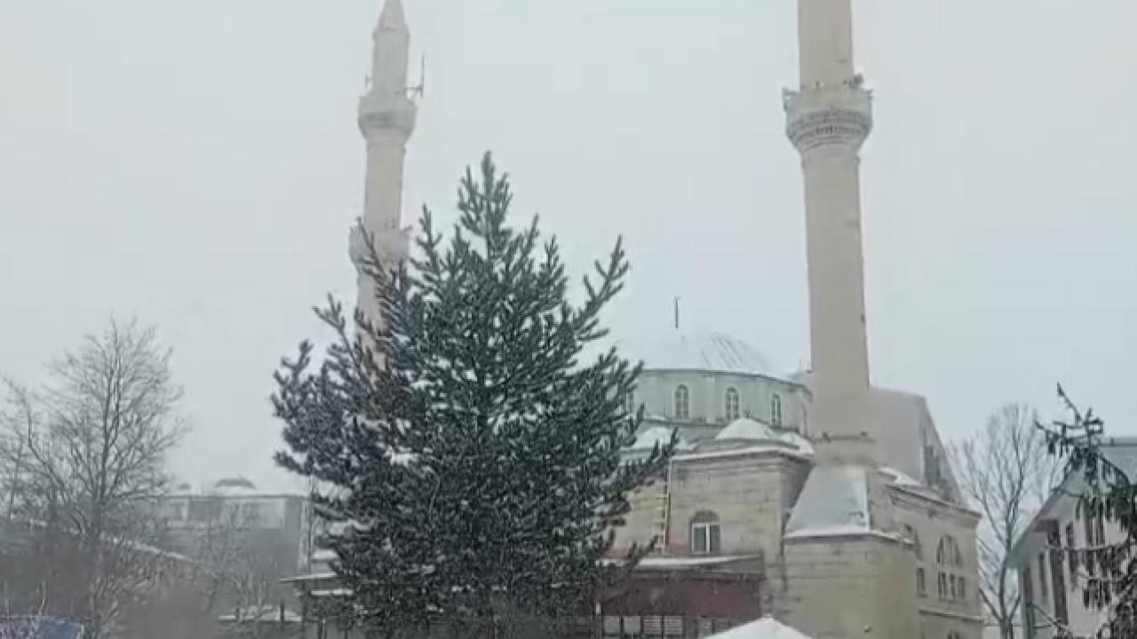 Ardahan beyaz gelinliğini giydi