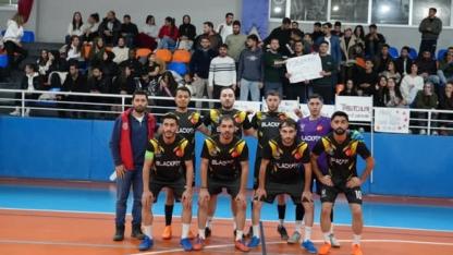 Ardahan'da Futsal Heyecanı: Şampiyonlar kupasına kavuştu!
